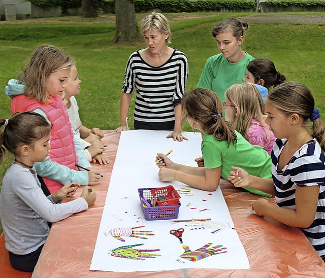 Ferienspiele in Herbolzheim: Jugendpfl...e Sigler mit ihren kreativen Akteuren.  | Foto: Stadt Herbolzheim