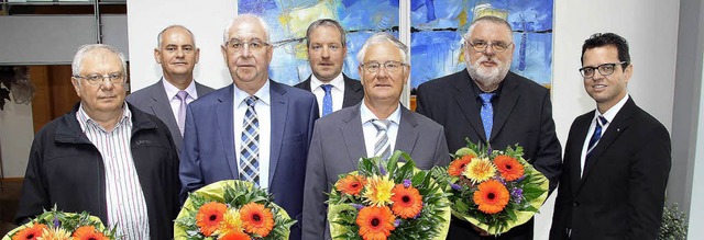 Im Ruhestand: (von links) Erwin Kopf, ...standsvorsitzender Peter Rottenecker.   | Foto: Volksbank