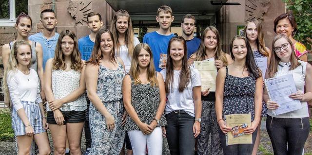 Fr  sehr gut bis gute Leistungen haben zahlreiche Schler Preise bekommen.   | Foto: Schule