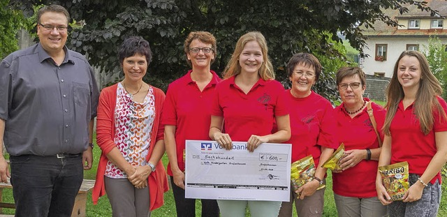 ber eine Spende der  Tannholzschrtte...d Kindergartenleiterin Katja Seidler.   | Foto: cs