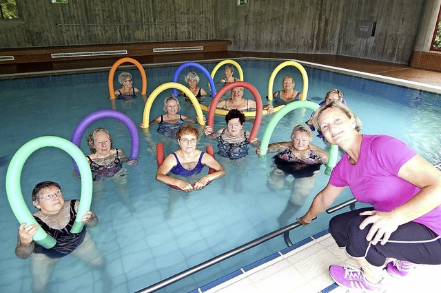 Die DRK-Wassergymnastik, hier mit bun...sie frdert vor allem die Gesundheit.   | Foto: Claudia Gempp