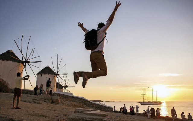 Geschafft: Das Ziel ist einen Luftsprung wert.   | Foto: dpa