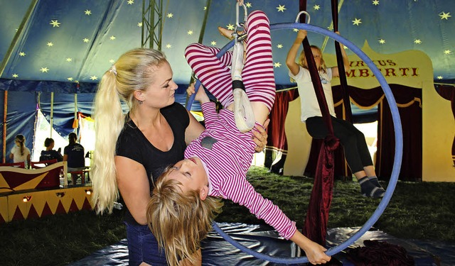 Akrobatische Kunststcke zu lernen, ist eine faszinierende Sache.   | Foto: Anja Bertsch