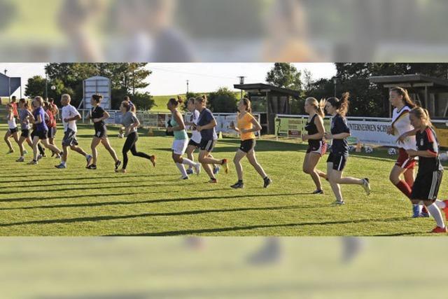 Frauenteams kicken in Husern