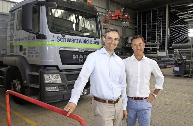 Steffen (links) und Ingo Auer stehen h...kenzeichen Schwarzwald-Eisen in Lahr.   | Foto: heidi fssel