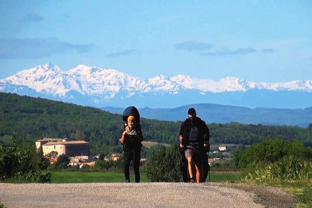 Hinter ihnen die Pyrenen, vor ihnen d...Shnchen Bruno sind so gut wie daheim.  | Foto: Gwen Weisser & Patrick Allgaier