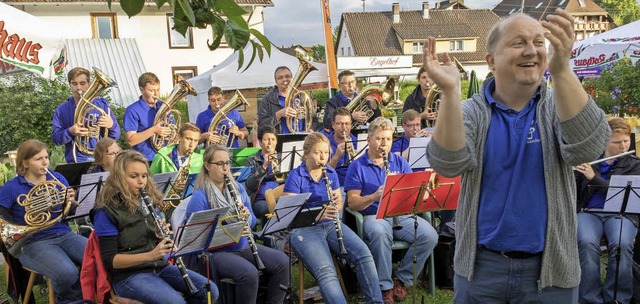 Die Musikanten der Trachtenkapelle Bir...it moderner und klassischer Blasmusik.  | Foto: Christiane Seifried