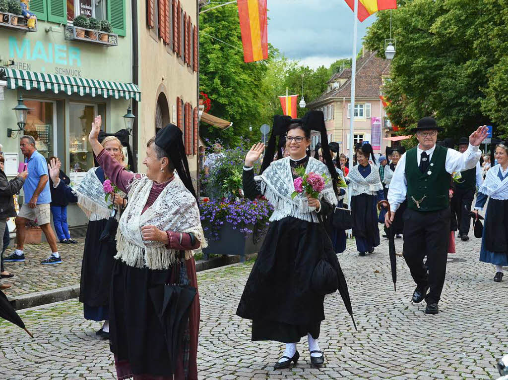 Farbenprchtige Erffnung des Staufener Weinfests am Freitagabend