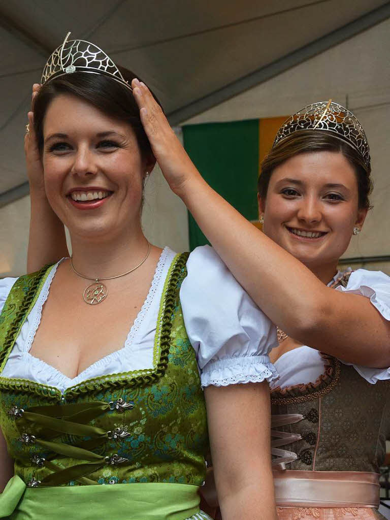 Die Markgrfler Weinprinzessin 2016/2017, Franziska Aatz, wird gekrnt.