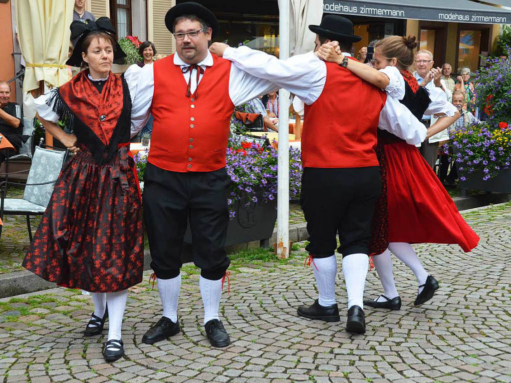 Farbenprchtige Erffnung des Staufener Weinfests am Freitagabend