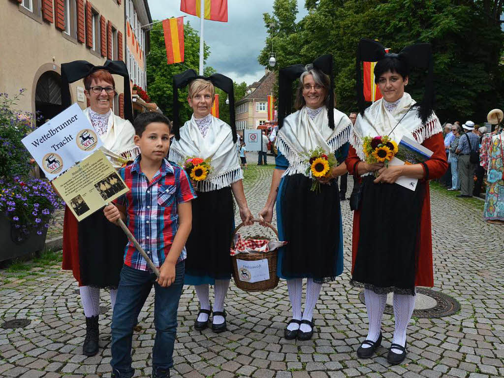 Farbenprchtige Erffnung des Staufener Weinfests am Freitagabend