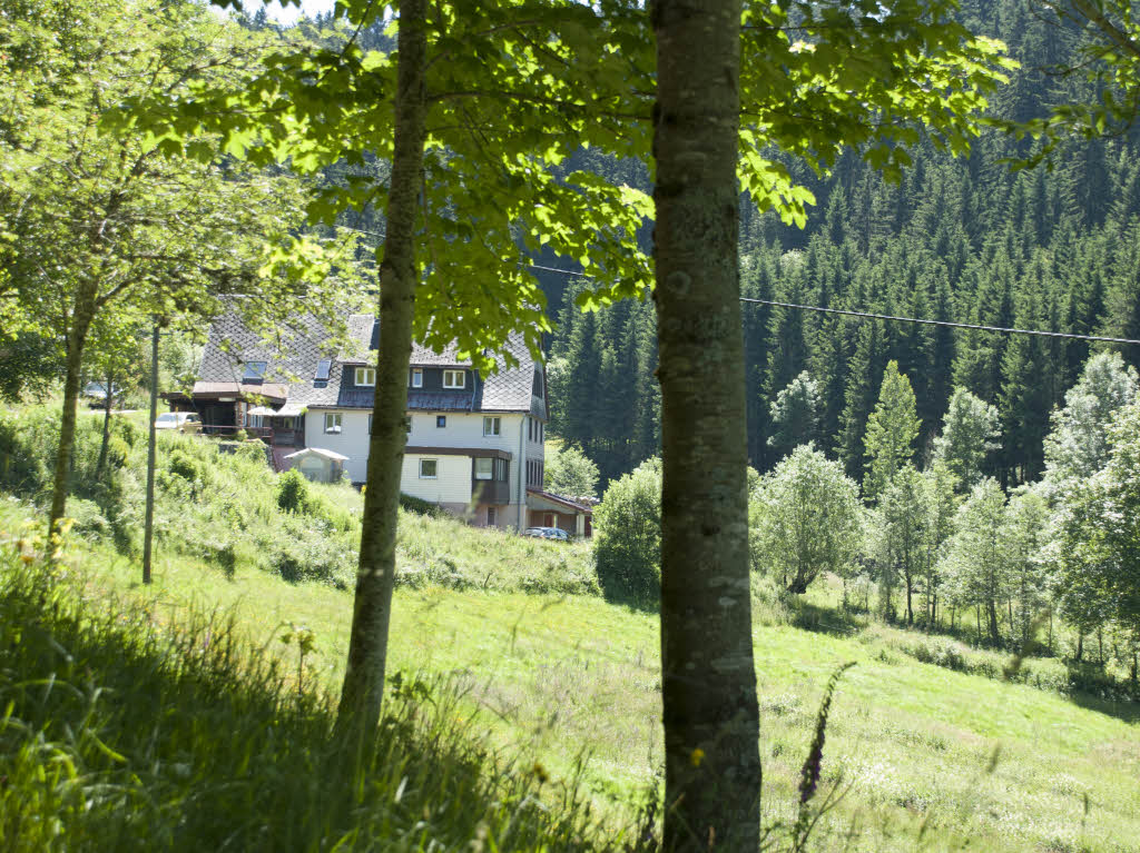Das Hbschental ist so idyllisch, wie es der Name vermuten lsst. Hier im Schwarzwald entsteht coole Mode, die so schwarz ist, wie der Wald.