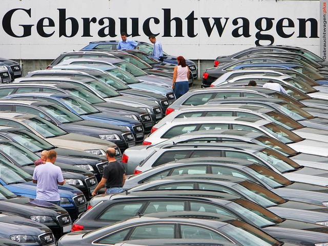 Gebrauchtwagen sind vor allem beliebt, weil sie billiger sind.  | Foto: Arne Dedert