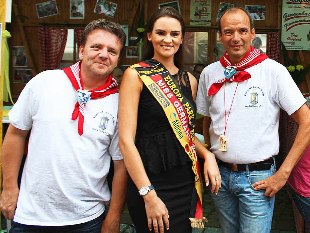 Miss Germany Lena Brder lie sich gerne mit Standbetreibern und Gsten fotografieren.
