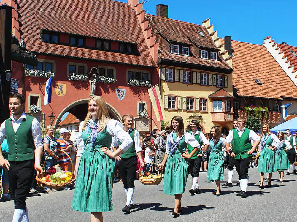 Eine der grten Gruppen war die Landjugend nadingen, die ihren Auftritt auch als Werbeplattform fr das Kreiserntedankfest nutzte.