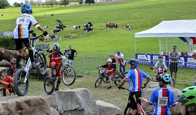 Die Beine sollten den Boden nicht ber... Szene vom Aufwrm-Parcours in Freiamt  | Foto: Benedikt Sommer