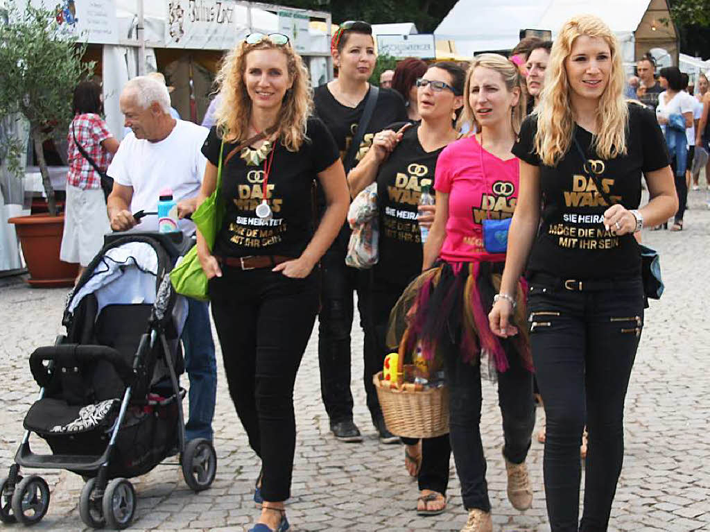 Junggesellinnen-Abschied auf dem Weinfest