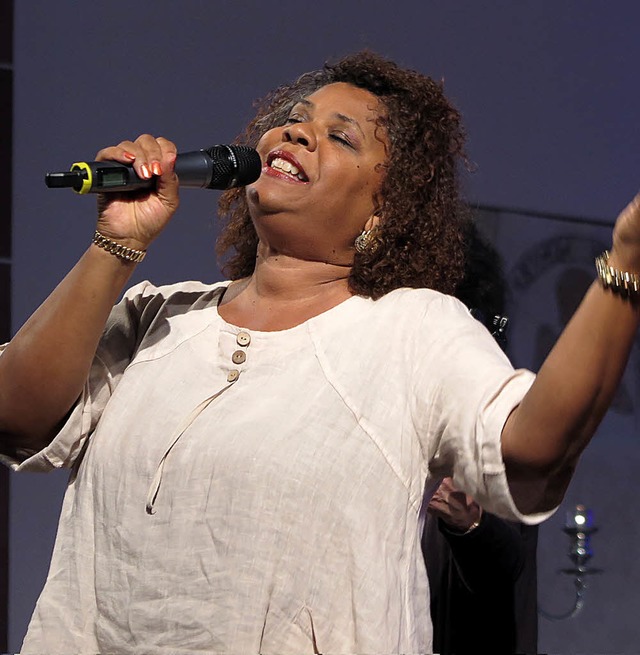 Volle Power, tolle Stimme: Sandy Willi...die Fans der Badenweiler Gospelnacht.   | Foto: Dorothee Philipp