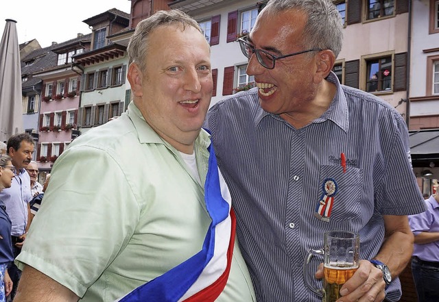 Gut gelaunt: Der frischgebackene Bockg... und Peter Kaiser vom Chilbi-Komitee.   | Foto: Freudig