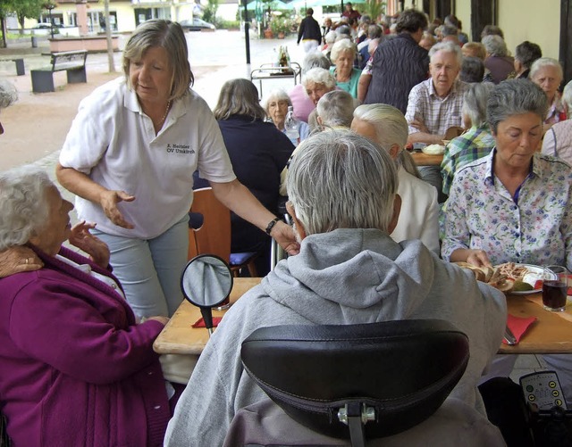 Die Helfer verwhnten die Gste mit gutem Essen und tollem Service.   | Foto: Wortelkamp