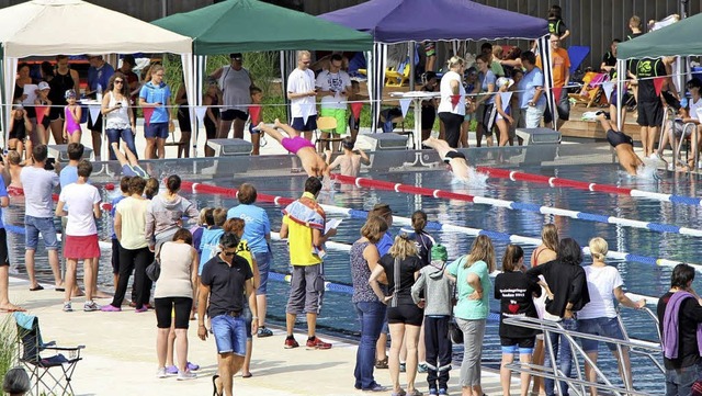 Einladungsschwimmfest der Schwimmabteilung des SV Waldkirch im neuen Freibad.   | Foto: Stefanie Sigmund