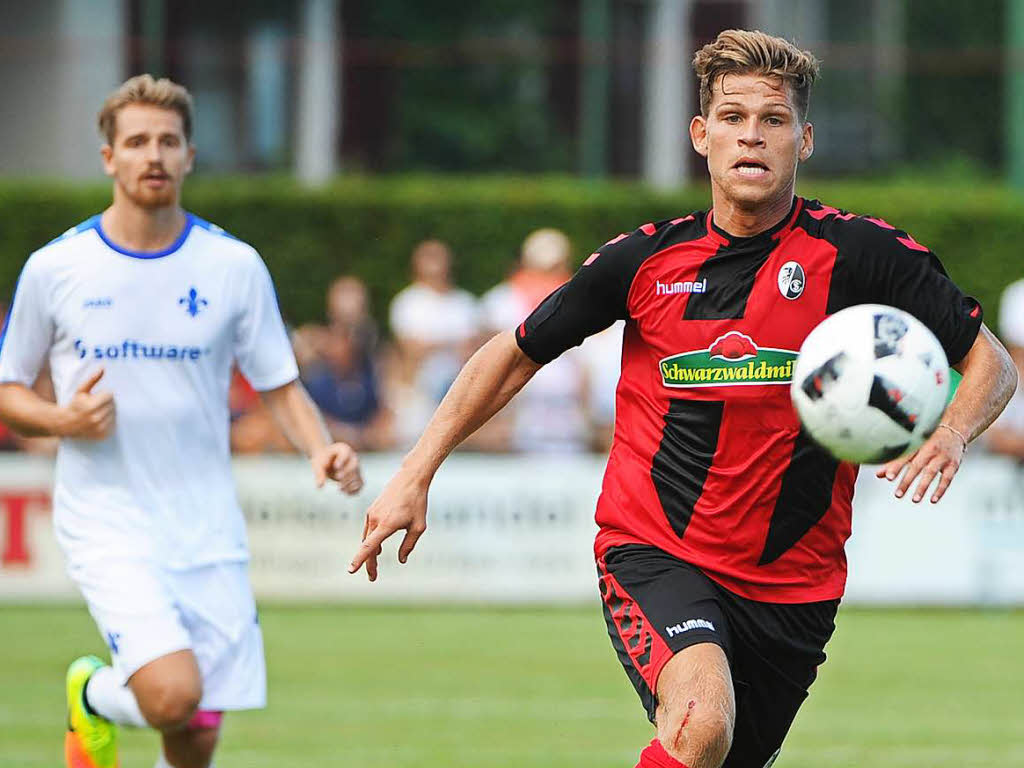 Impressionen aus dem Kaiserstuhlstadion rund um die Spiele SC Freiburg – Darmstadt 98 (3:1), Bahlinger SC – Offenburger FV (4:2, beide Samstag), Bahlinger SC – SC Freiburg (1:3) und SV Endingen – Offenburger FV (4:2, beide Sonntag).