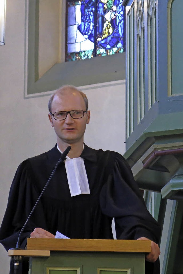Pfarrer Georg Interschick bei seinem offiziellen Abschiedsgottesdienst  | Foto: Georg Vo