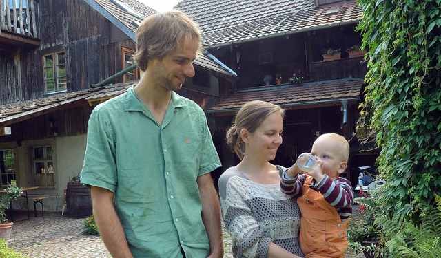 Remko und Leonie Brouwer (rechts Sohn ...echt in den alten Rssle-Hof verliebt.  | Foto: Susanne Filz