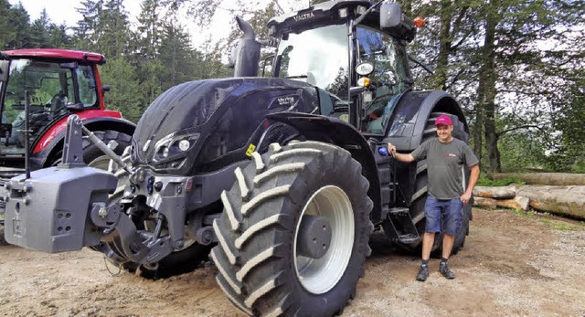 Gewaltig: Der Valtra S 374 mit 400 PS ...effen auf dem Lipple auf ihre Kosten.   | Foto: Gudrun Gehr