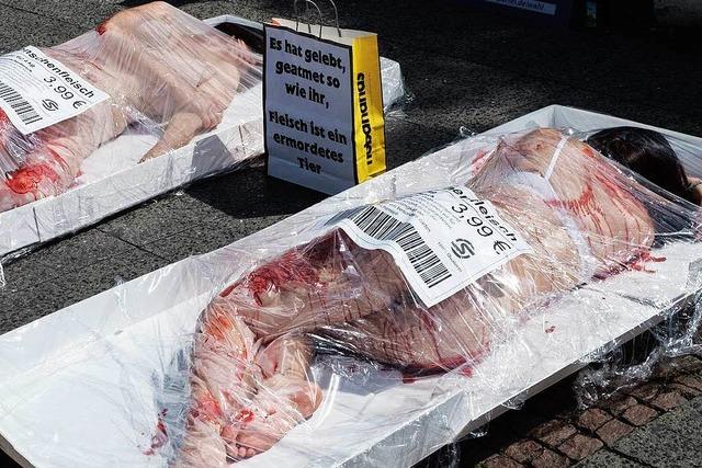 Menschen in Fleischschalen: Provokation fr den Tierschutz
