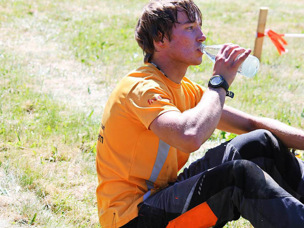 Sieger Andreas Marley trinkt nach dem Wettkampf erst mal einen Schluck aus der Wasserflasche.