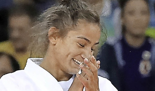 Pures Glck nach dem finalen Kampf: Judoka Majlinda Kelmendi   | Foto: afp