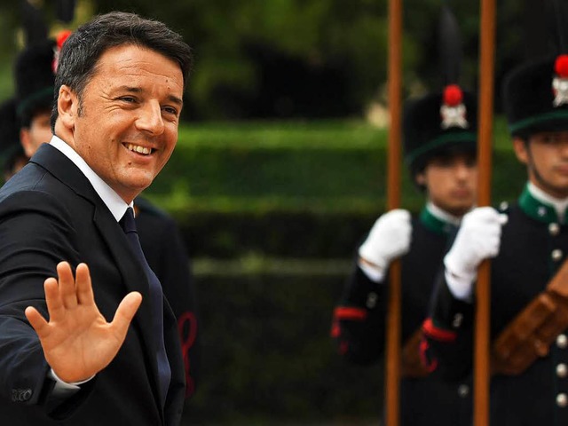 Matteo Renzi kann noch lcheln, obwohl seine Umfragewerte schlecht aussehen.   | Foto: AFP