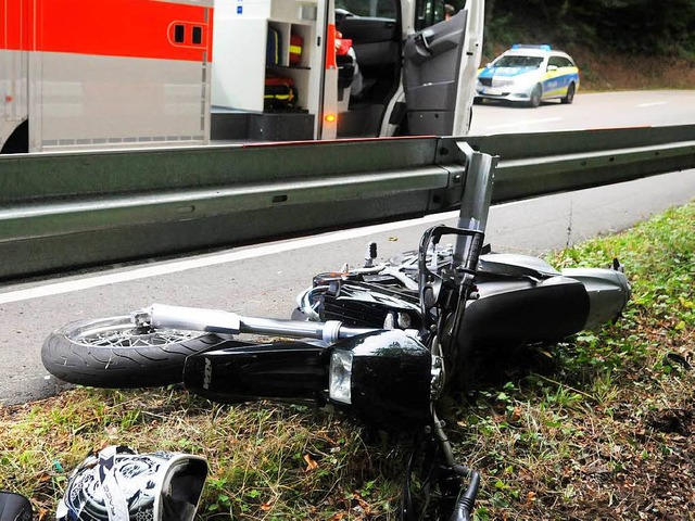 Die Maschine des jungen Motorradfahrer...ben des 18-Jhrigen nicht mehr retten.  | Foto: Wolfgang Knstle