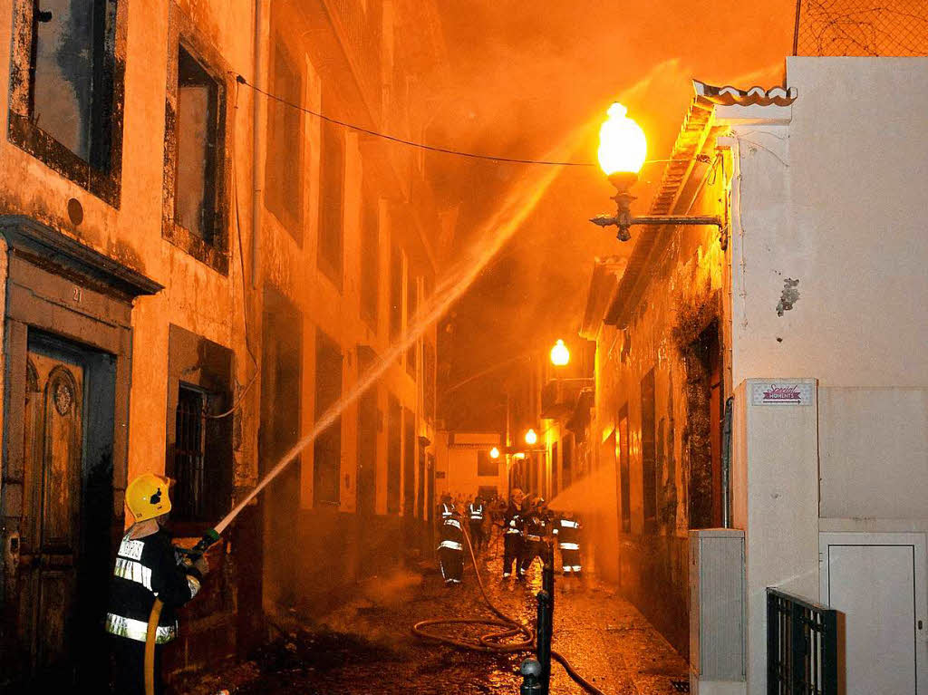 Die Flammen erreichten in der Nacht zum Mittwoch das historische Zentrum der Hauptstadt Funchal.