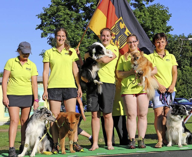 Das siegreiche Team vom Hundesportzent...schaftssieg bei der Nationenwertung .   | Foto: Dagmar Barber