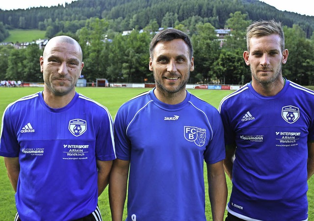 Mit dem Trainer-Trio (von links) Arndt... ihre erste Saison in der Bezirksliga.  | Foto: Karin Hei