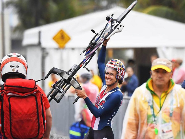 Kristin Armstrong nach ihrem Sieg im Einzelzeitfahren  | Foto: AFP