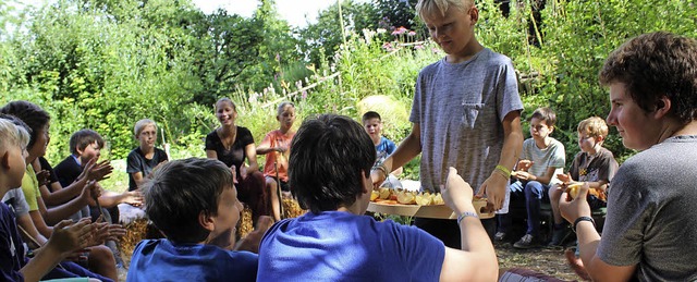 <BZ-Versal></BZ-Versal>In der Snackpau...ht die Gartenbande ihren Tagesablauf.   | Foto: Erich Krieger