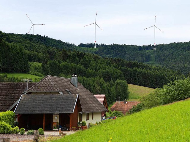 Die Windkraftanlagen des Brgerwindpar... Schuttertler Regelsbach als zu laut.  | Foto: Christoph Breithaupt