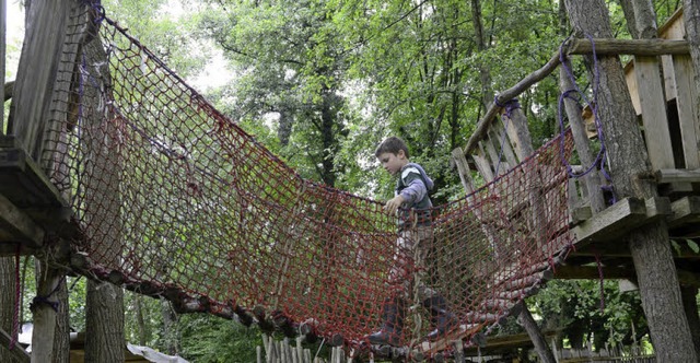 Immer aufregend ist das Klettern und auf Gehen auf Wackelbrcken.  | Foto: ingo schneider