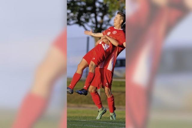 Mit Ringen unter den Augen tiefenentspannt am Ball