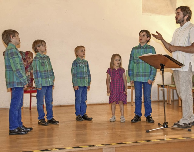Die Familie Kraft aus Schwaningen erfr...ausen mit zu Herzen gehenden Liedern.   | Foto: Chris Seifried