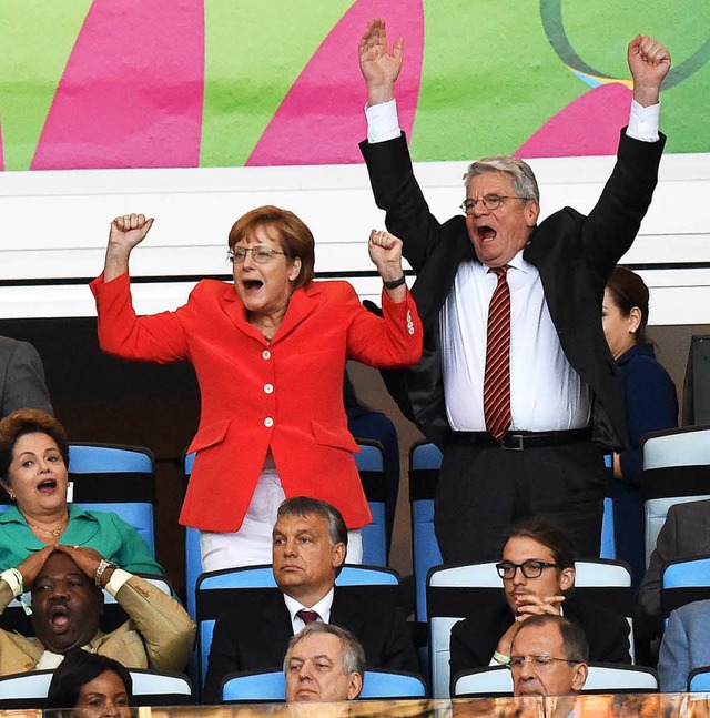 Da waren sie dabei: Kanzlerin Angela M...  Joachim Gauck bei der WM 2014 in Rio  | Foto: dpa