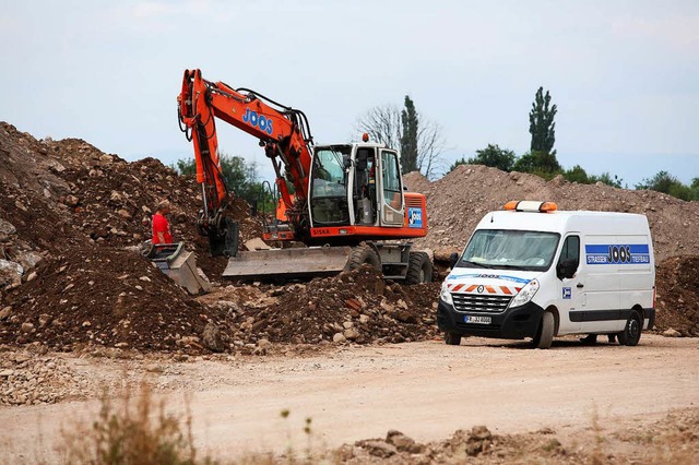 Aushubmaterial von Stuttgart 21 wird auf dem Areal von Lahr Logistics verteilt.  | Foto: Christoph Breithaupt