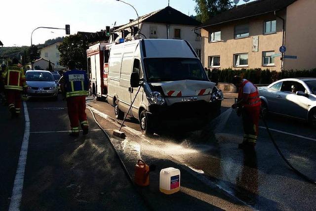 Klein-Lkw fhrt auf BMW auf – zwei Verletzte