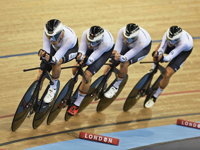 Der deutsche Bahnrad-Vierer mit Domenic Weinstein (links) im Mrz bei der WM  | Foto: AFP/ ERIC FEFERBERG