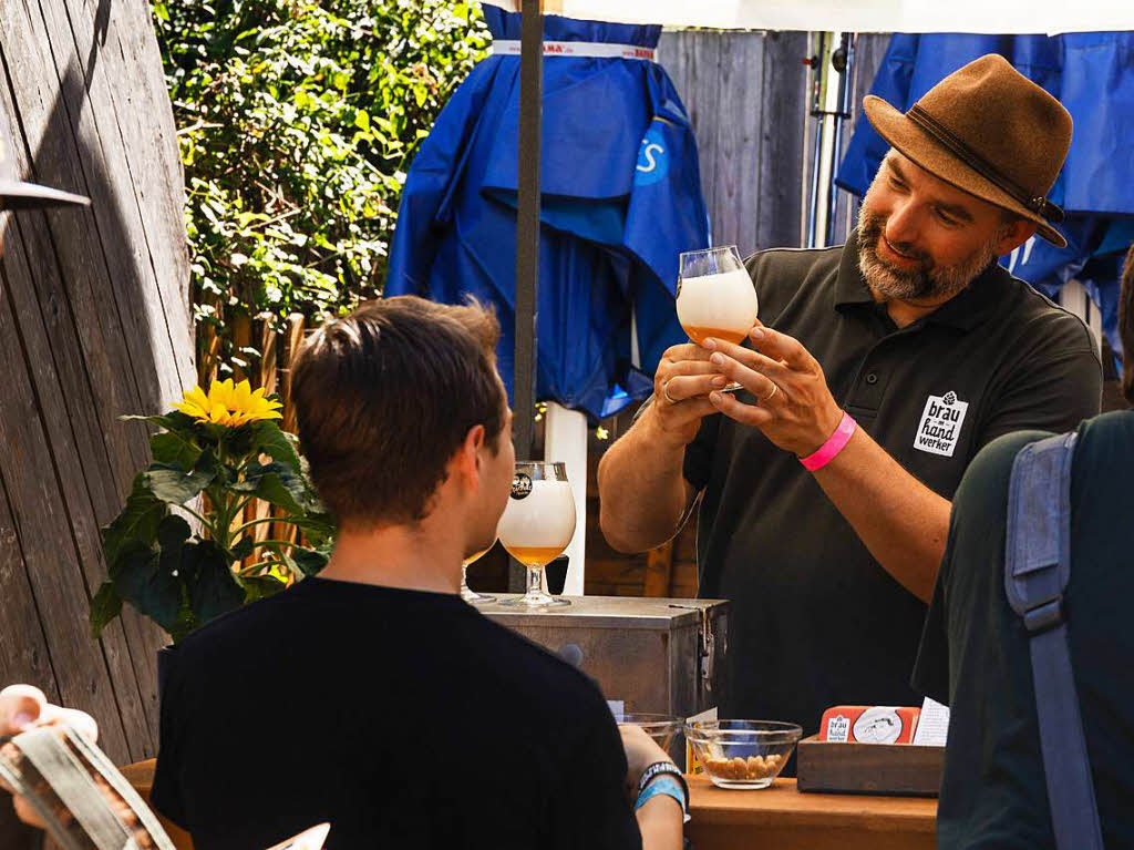 Bei Super-Sommerwetter lieen sich die Besucher des Craftivals von handgemachten Bieren erfrischen.