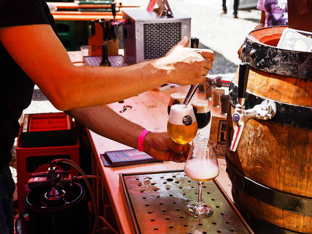 Bei Super-Sommerwetter lieen sich die Besucher des Craftivals von handgemachten Bieren erfrischen.