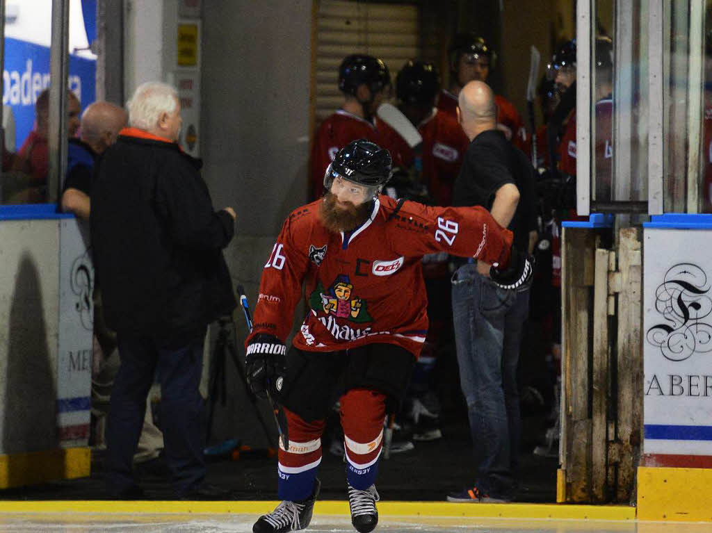 Volles Programm in der Franz-Siegel-Halle: Der EHC Freiburg bestreitet ein Testspiel gegen die Schwenninger Wild Wings und feiert mit den Fans ein groes Stadionfest.